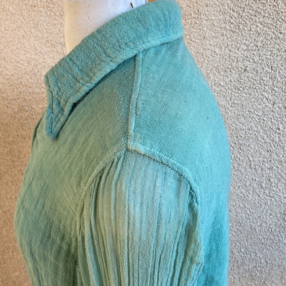 Jen’s Pirate Booty Seafoam Green Gauzey Button Down - Picture 9 of 10